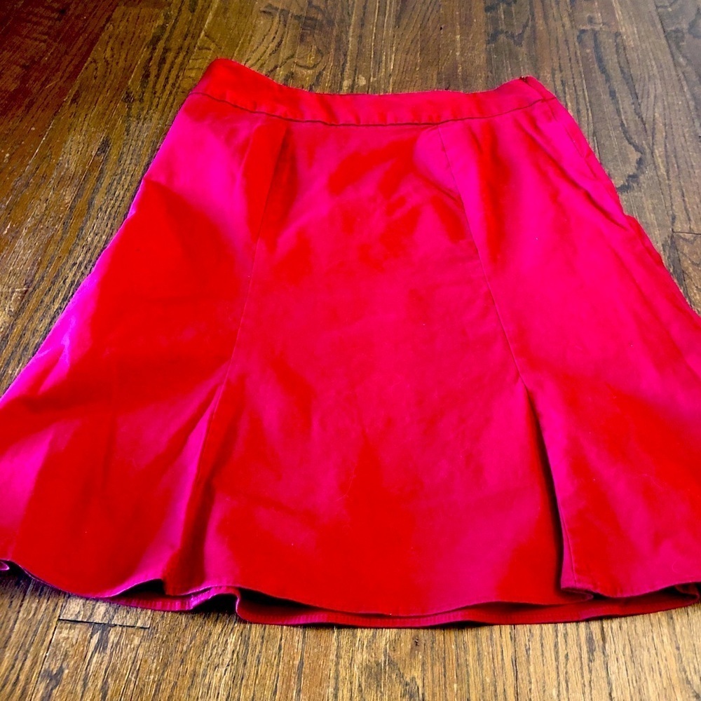 Side zipper A-Line  Gap size 6 red skirt with pleats  ❤️⭐️